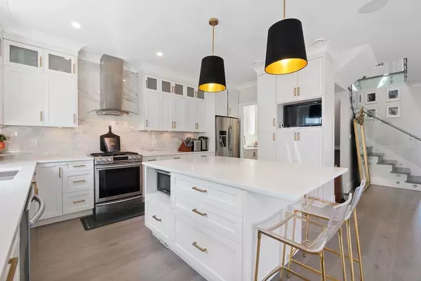 Burnaby, BC V5A 1C4,7284 Inlet DR