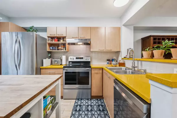 Langley, BC V2Y 2Y8,20560 66 AVE #71