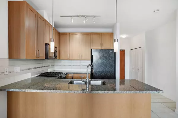 Surrey, BC V3Z 5K3,15988 26 AVE #422