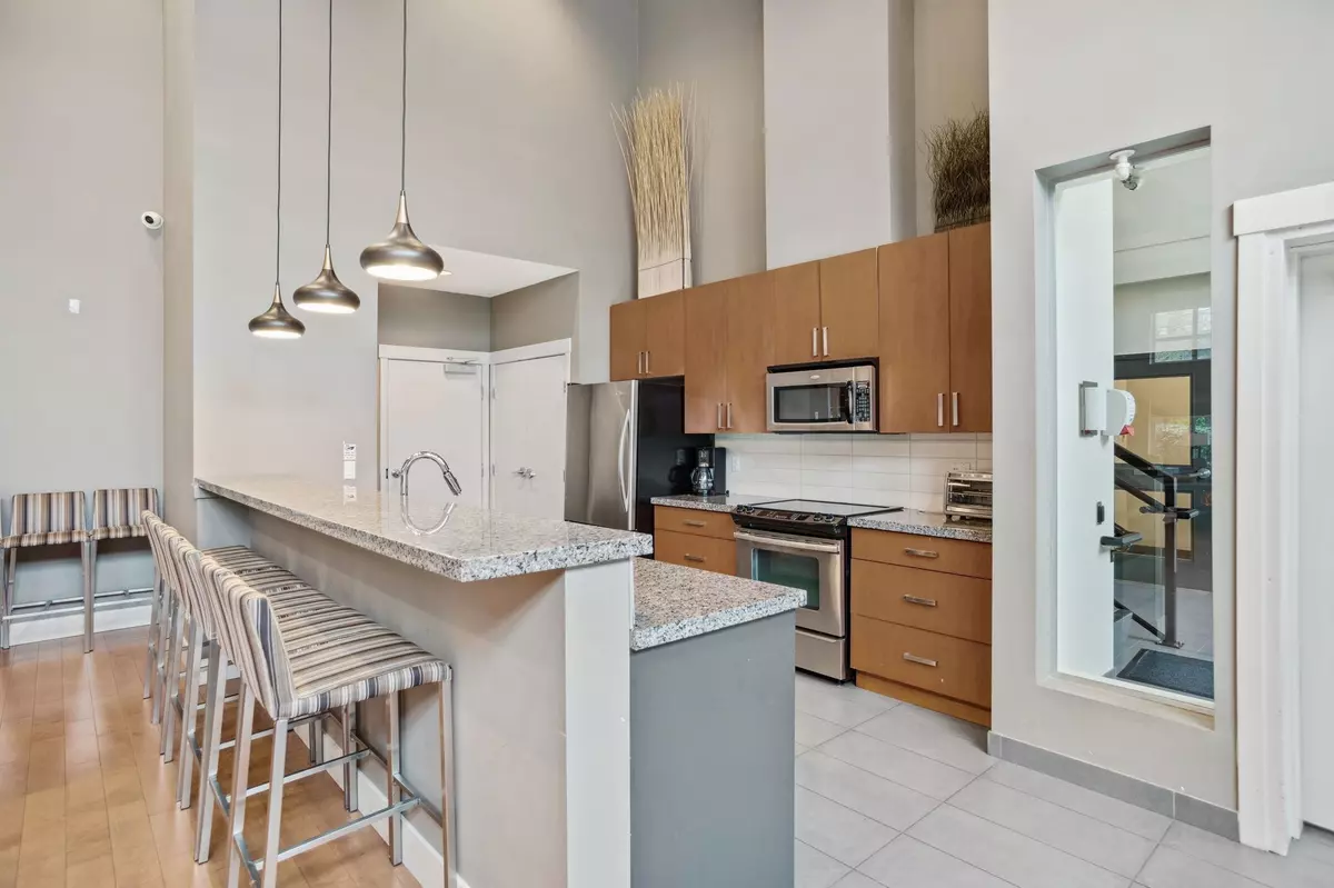 Surrey, BC V3Z 5K3,15988 26 AVE #422