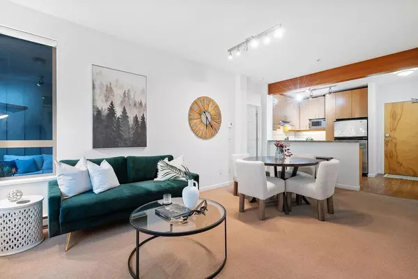 North Vancouver, BC V7G 2T5,580 Ravenwoods DR #322