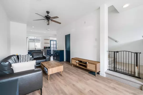 Coquitlam, BC V3J 0M9,707 Robinson ST #107