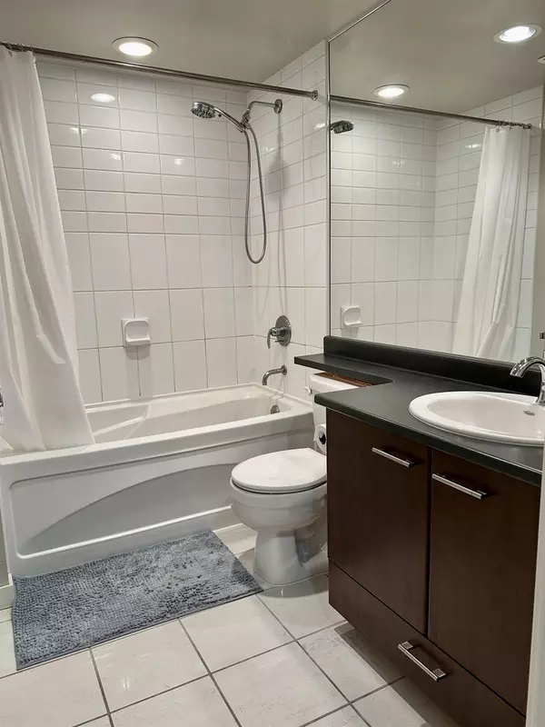 Coquitlam, BC V3B 0B2,2979 Glen DR #806