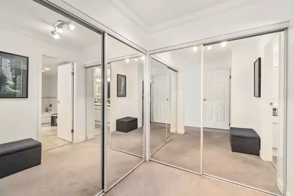 New Westminster, BC V3M 6M6,8 Laguna CT #1605