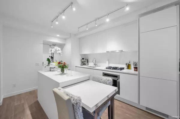 Coquitlam, BC V3J 0J6,657 Whiting WAY #2806