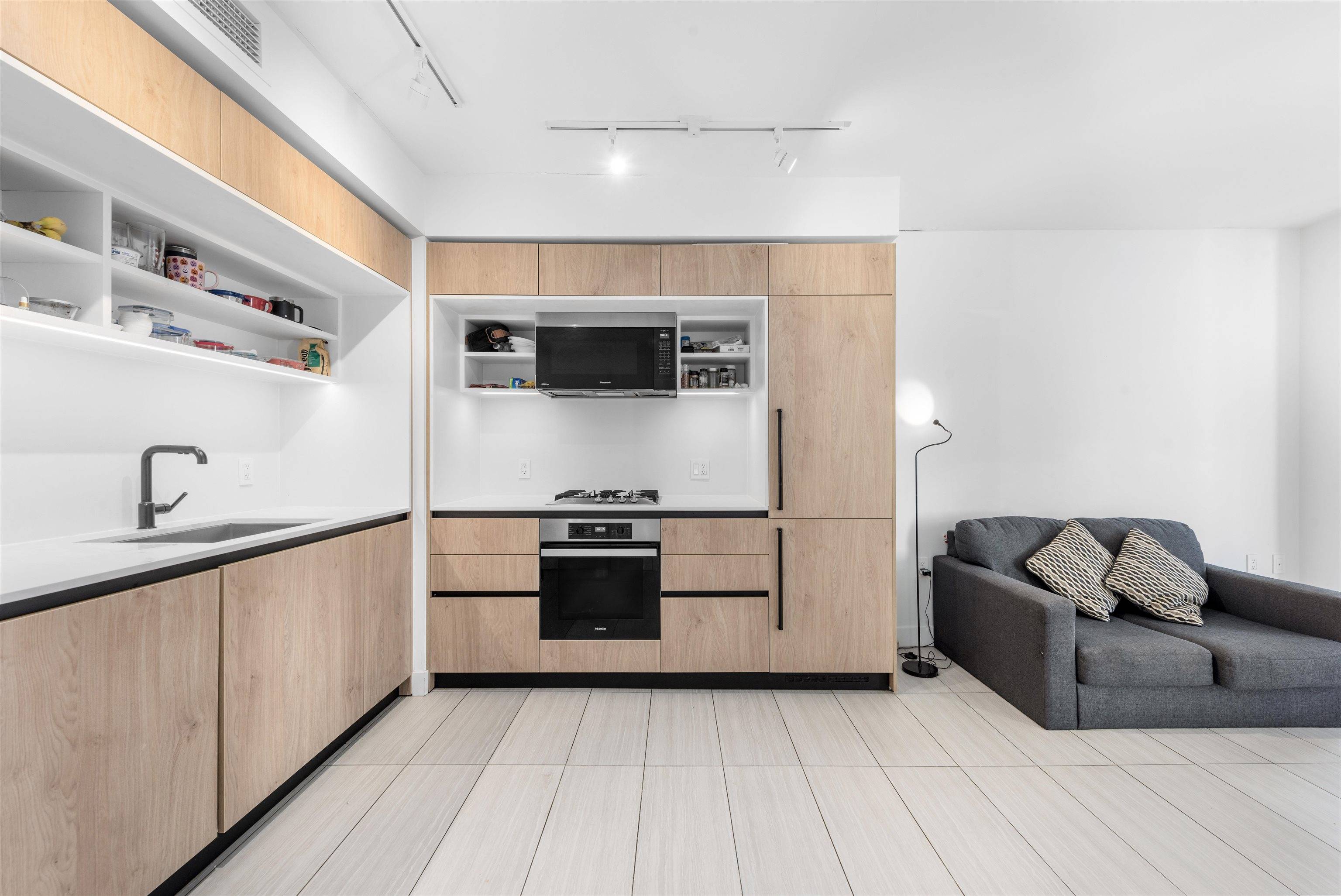 Vancouver, BC V5R 0J9,5058 Joyce ST #1608