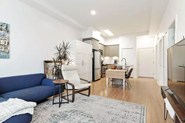 Surrey, BC V4N 6J7,6430 194 ST #405