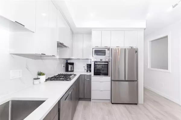 Surrey, BC V3S 0B6,14438 72 AVE #B311