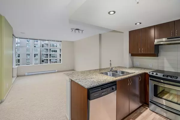 Burnaby, BC V5A 0A3,9232 University CRES #406