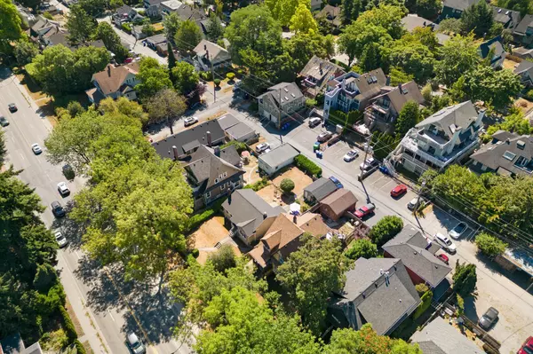 Vancouver, BC V5Y 1V2,324 W 12th AVE