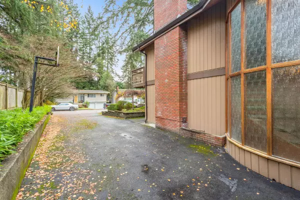 North Vancouver, BC V7H 1Y1,1895 Layton DR
