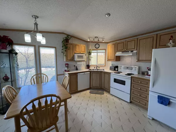 Sechelt, BC V7Z 0K9,5575 Mason RD #22