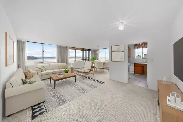 West Vancouver, BC V7T 2N8,555 13th ST #1102