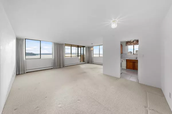 West Vancouver, BC V7T 2N8,555 13th ST #1102