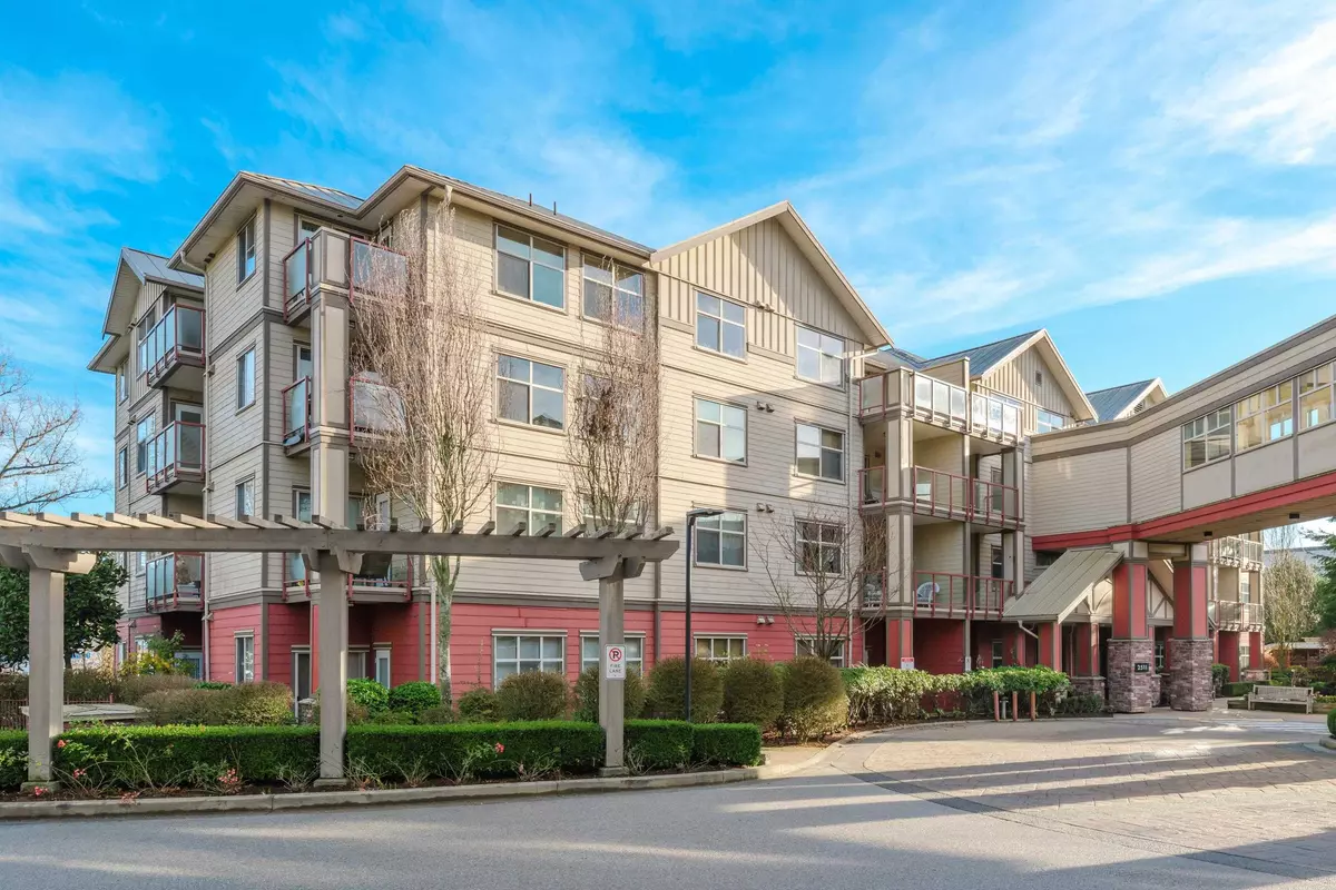 Surrey, BC V4P 0C7,2511 King George BLVD #102