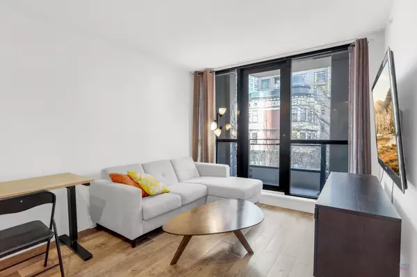 Vancouver, BC V6B 1T7,928 Homer ST #307