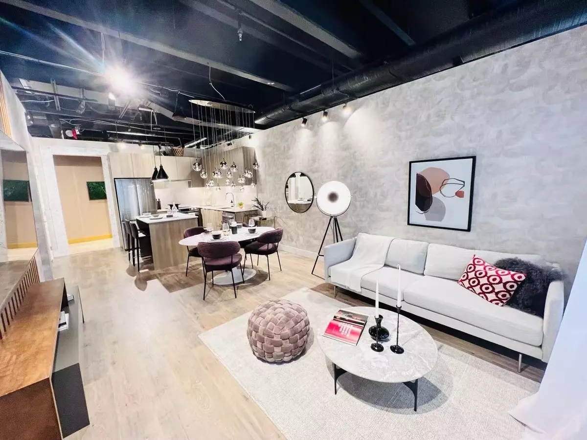 Surrey, BC V3R 0H3,10828 139a ST #W201