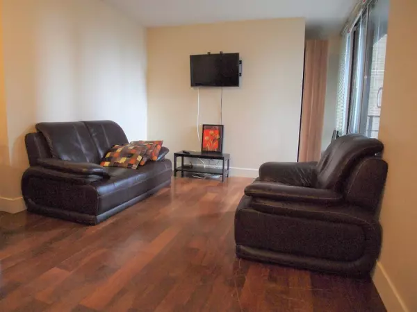 Vancouver, BC V6B 0J8,1088 Richards Street #716