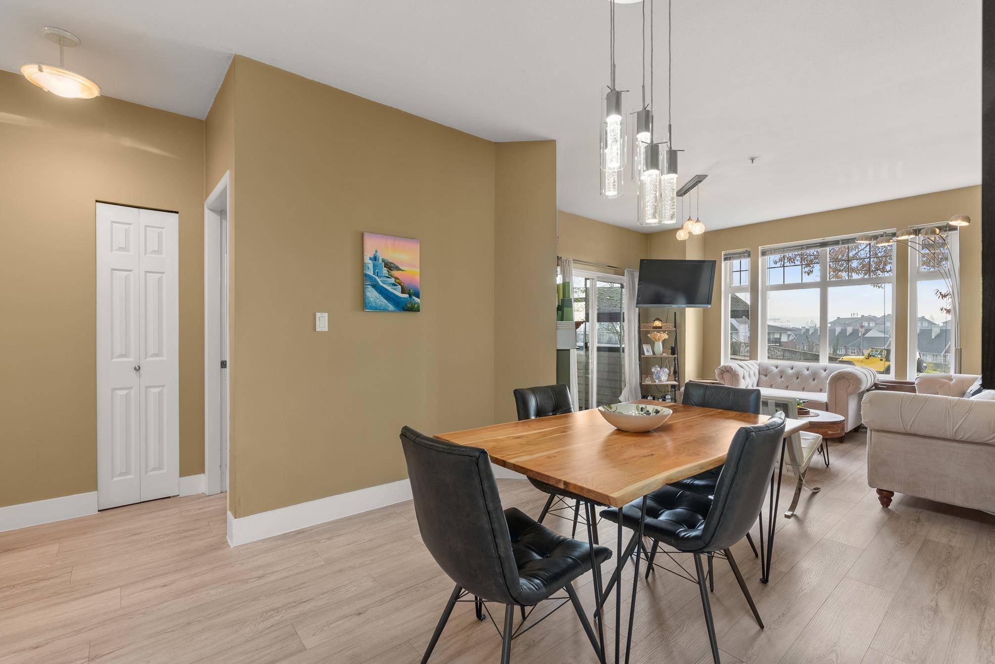 New Westminster, BC V3M 6X8,83 Star CRES #307
