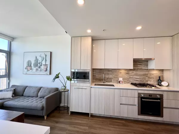 Burnaby, BC V5C 0L2,1888 Gilmore AVE #3202