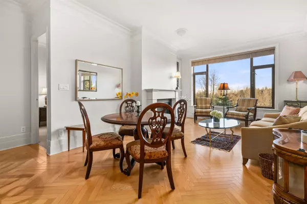 West Vancouver, BC V7T 0A2,568 Waters Edge CRES #402