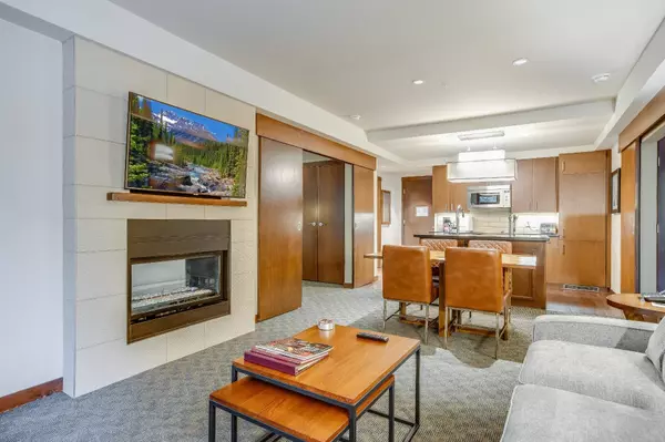 Whistler, BC V0N 1B2,2020 London LN #303C