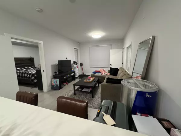 Langley, BC V3A 0P5,20360 Logan AVE #401