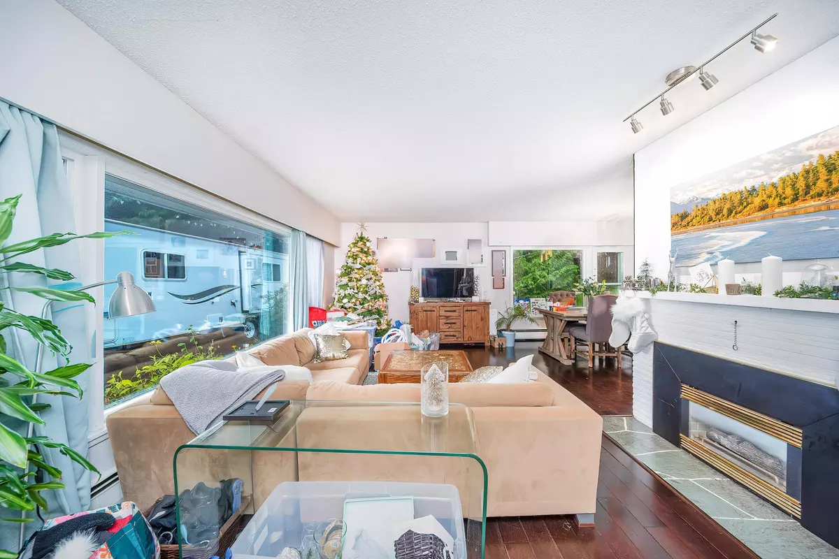 West Vancouver, BC V7S 1B8,77 Desswood PL