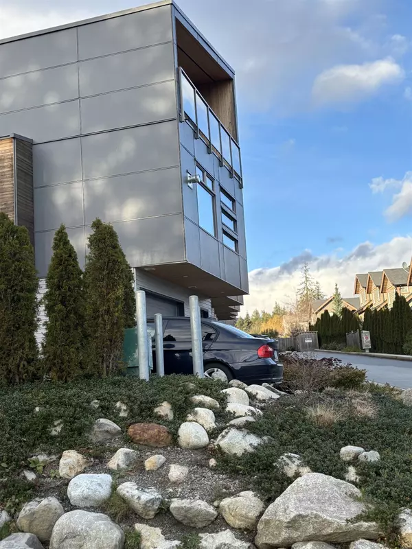 Gibsons, BC V0N 1V9,736 Gibsons WAY #112