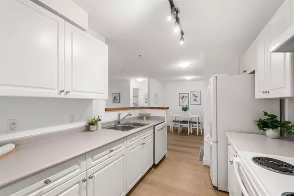 Maple Ridge, BC V2X 6B8,12206 224 ST #406