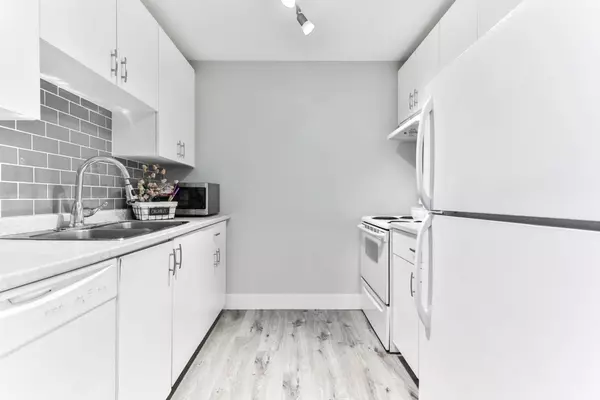 Abbotsford, BC V2S 6C3,33850 Fern ST #204