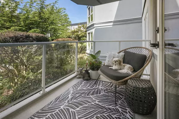 White Rock, BC V4B 1E9,15941 Marine DR #206