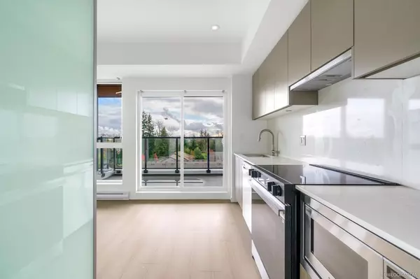 Surrey, BC V3R 0H3,10828 139a ST #W613