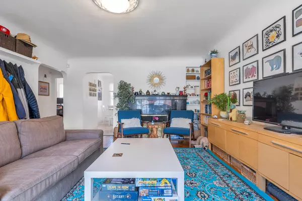 Vancouver, BC V5W 2R3,5092 Main ST