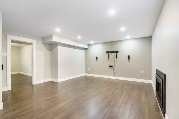 North Vancouver, BC V7L 3E9,357 E 24th ST