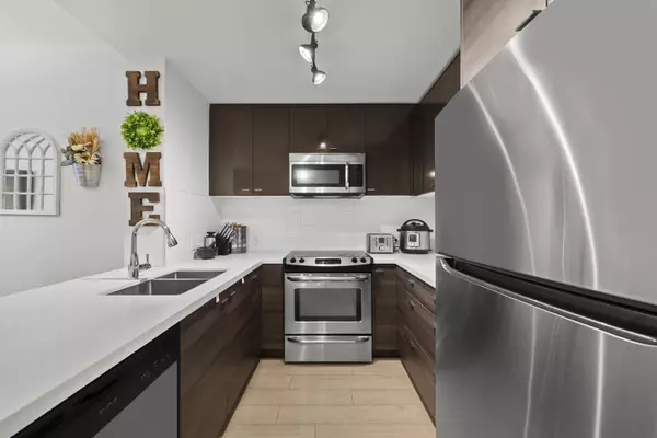 Surrey, BC V3T 4E6,13925 Fraser HWY #104