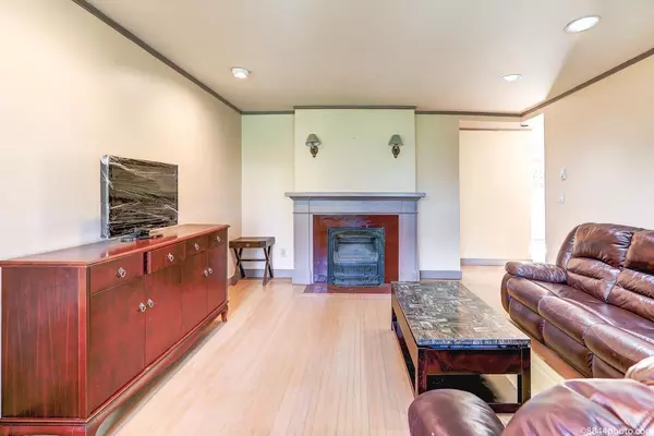 Vancouver, BC V6S 1A4,3870 W 17th AVE