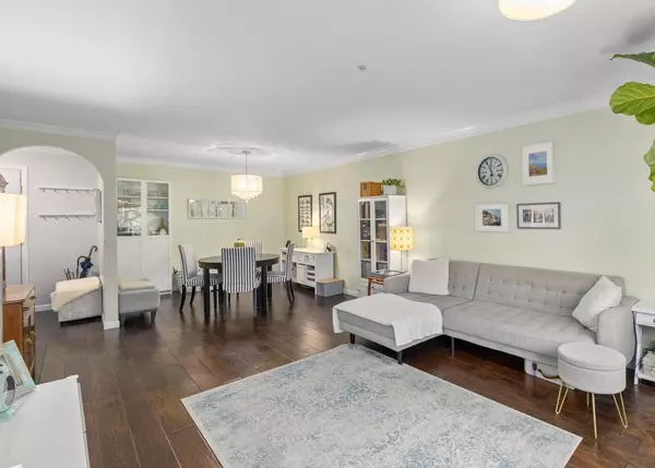 New Westminster, BC V3M 6N8,6 Renaissance SQ #305