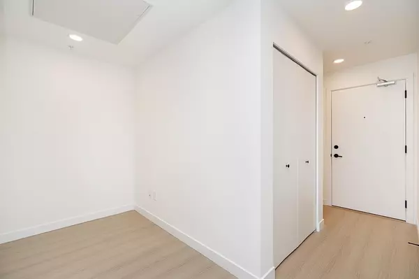 Surrey, BC V3V 0G8,9456 134 ST #309