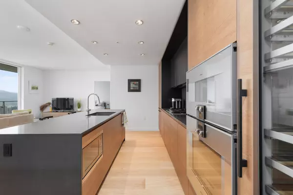 Vancouver, BC V6Z 0G7,1289 Hornby ST #5501