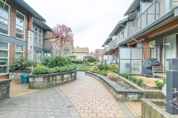North Vancouver, BC V5M 1P4,244 E 5th ST #12