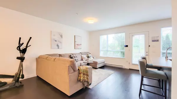 Surrey, BC V3T 0M7,10581 140 ST #TH1