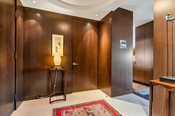 Vancouver, BC V6Z 2S4,1600 Hornby ST #902