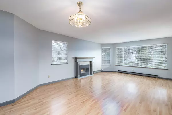 White Rock, BC V4B 4B8,1225 Merklin ST #412