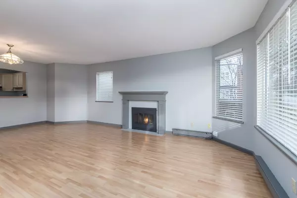 White Rock, BC V4B 4B8,1225 Merklin ST #412