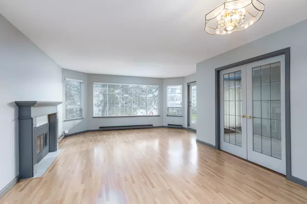 White Rock, BC V4B 4B8,1225 Merklin ST #412