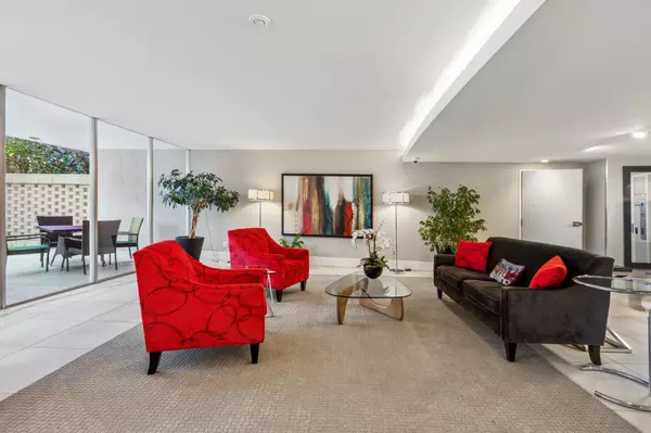 West Vancouver, BC V7V 1A5,2135 Argyle AVE #303