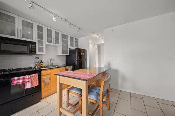 Vancouver, BC V6B 1E6,1225 Richards ST #1801