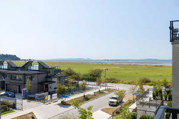 Tsawwassen, BC V4M 0G5,2431 Rabbit DR #417