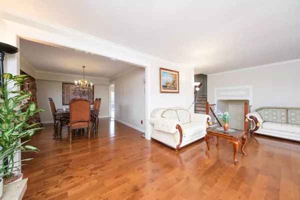 Burnaby, BC V5E 3W5,6140 Buckingham PL